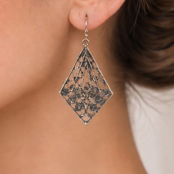 Unbranded Jewelry - Vintage Filigree Dangle Earrings Diamond Floral Drop Brass Tone